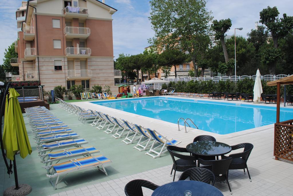Hotel Jumbo Rimini Exterior photo