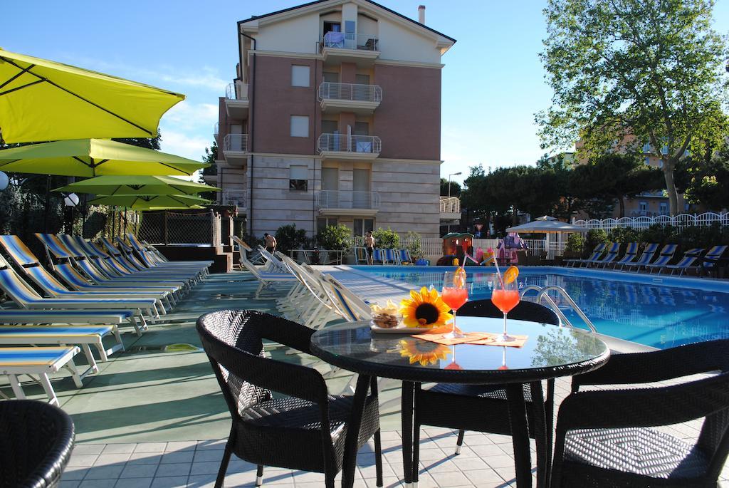 Hotel Jumbo Rimini Exterior photo